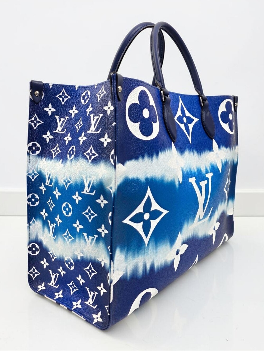 Louis Vuitton Onthego GM Escale Bleu Limited Edition Tote Shoulder Bag - Picture 4 of 16